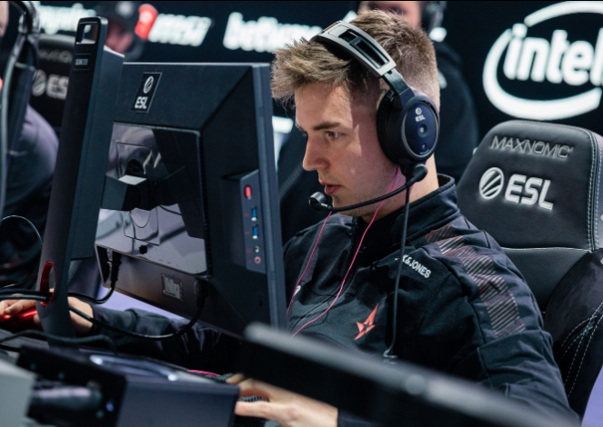 国际赛事中 国际赛事中